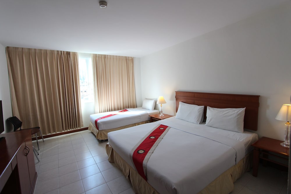 CROWN PATTAYA BEACH HOTEL 18/58