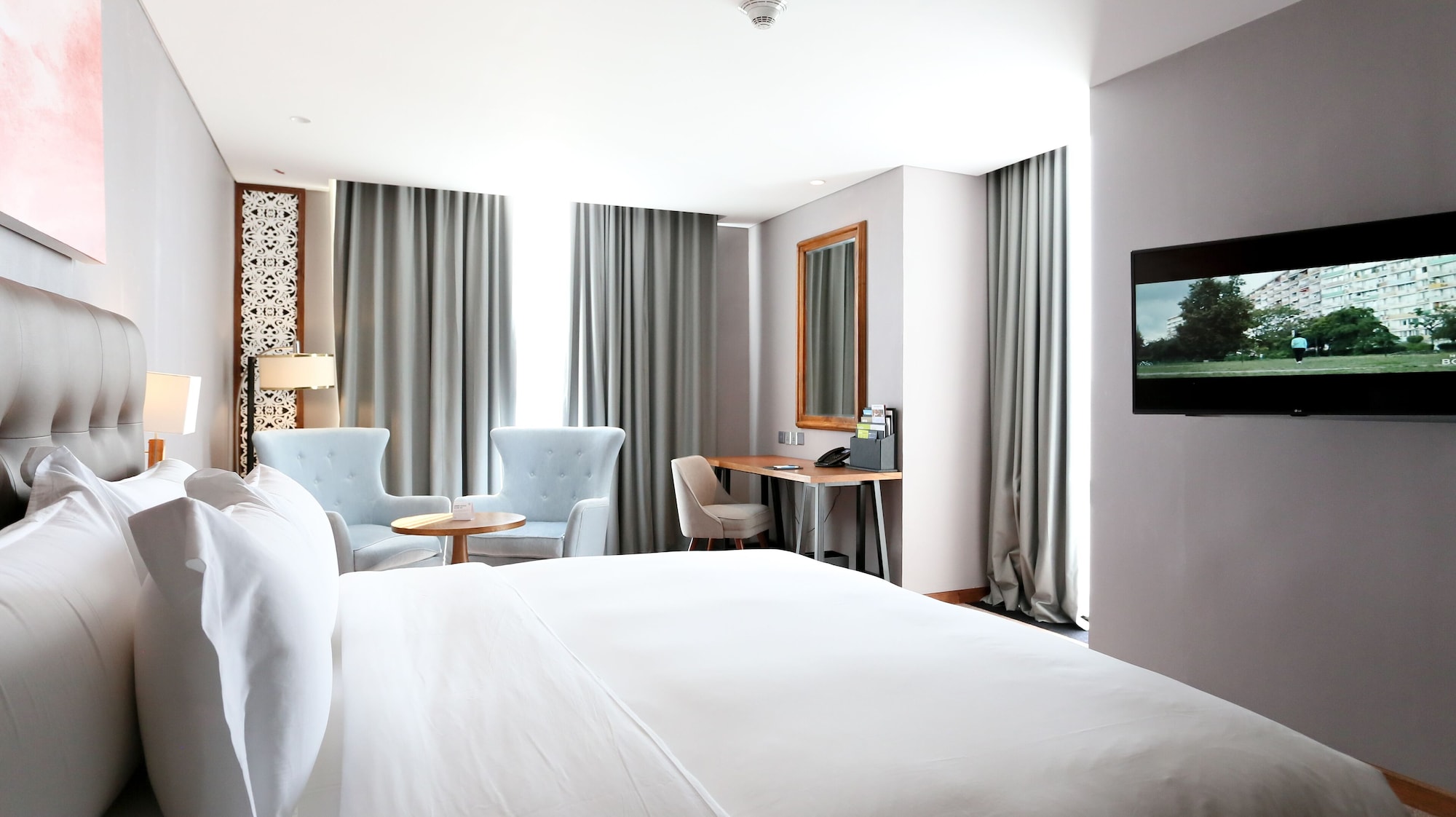 Room, King Bed, Pool View, Corner