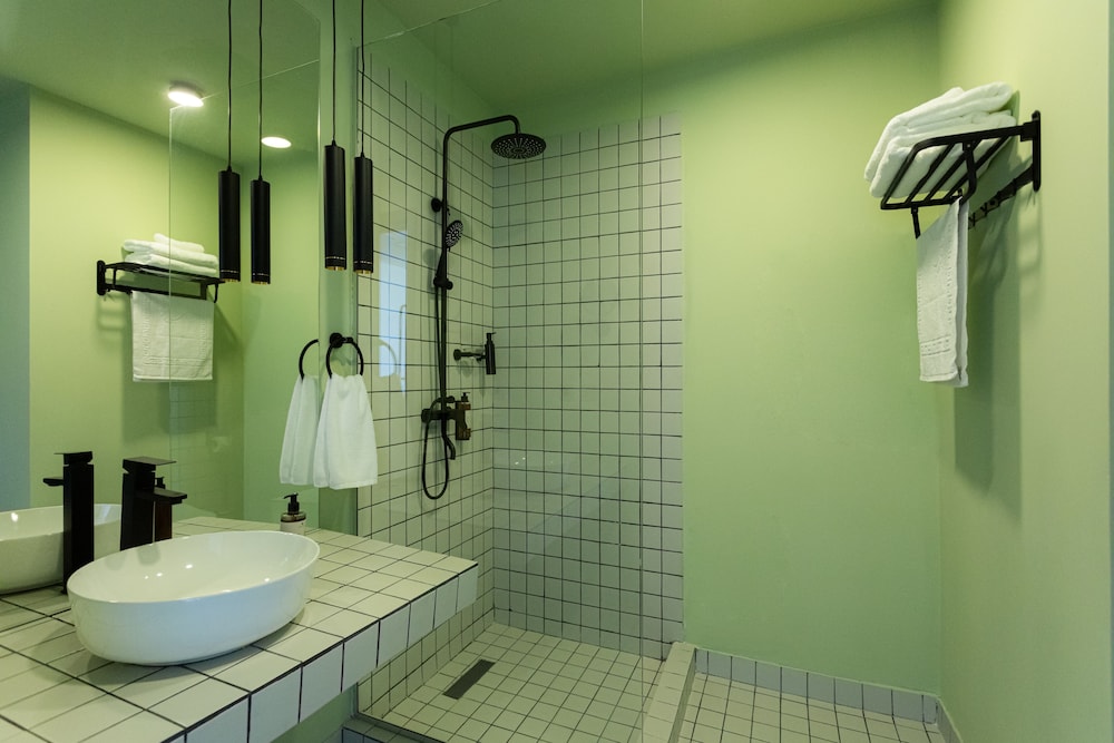 Castor and Pollux Hotel 65/69