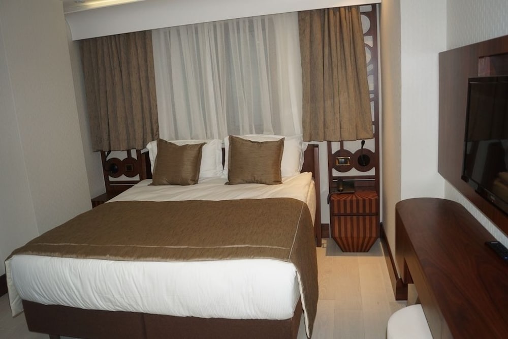 ECONOMY, SINGLE, LARGE SINGLE BED