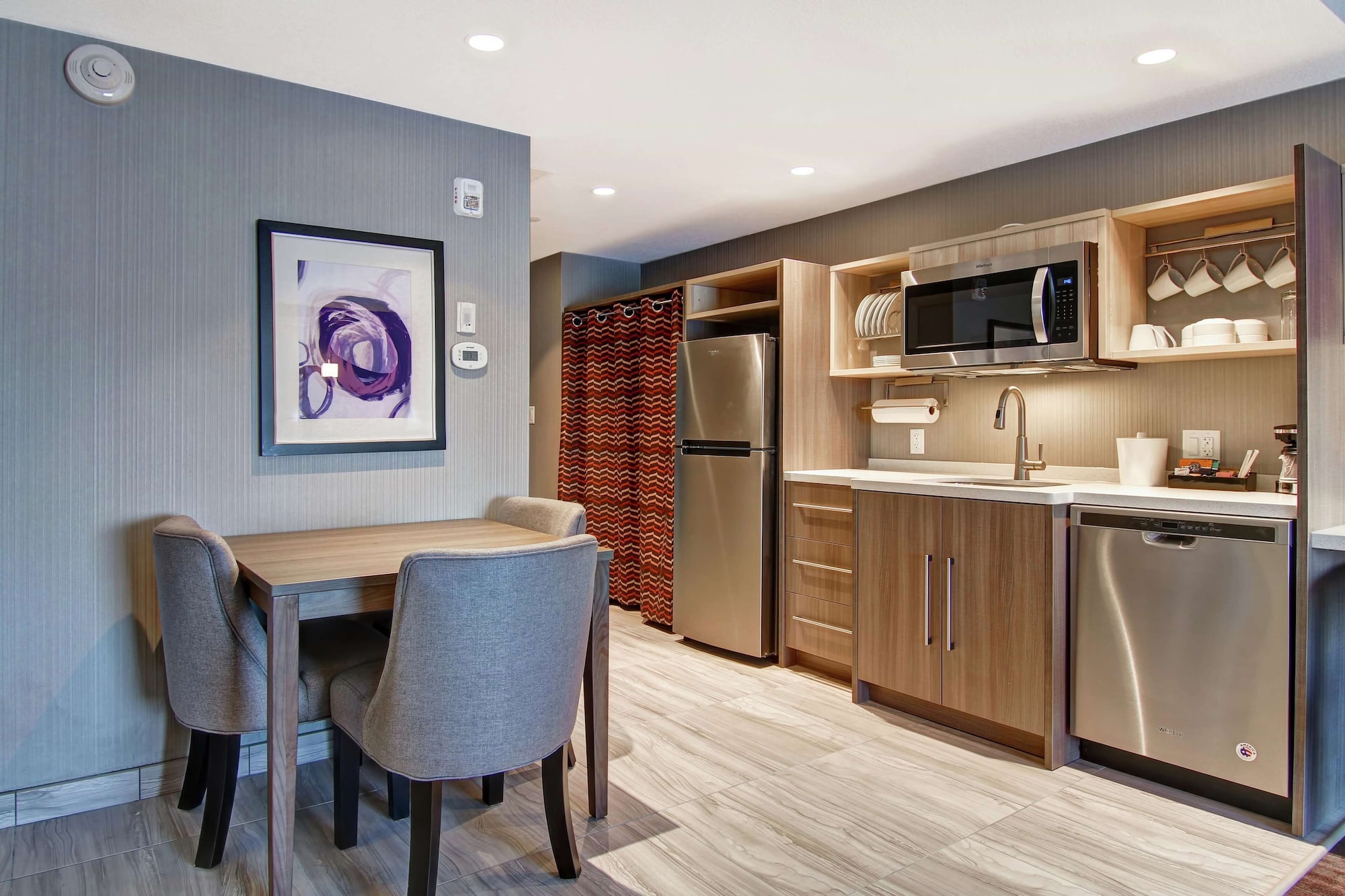 SUITE, KING BED, ACCESSIBLE