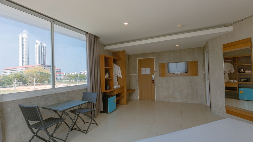 B2 Jomtien Pattaya Boutique Budget Hotel 13/60