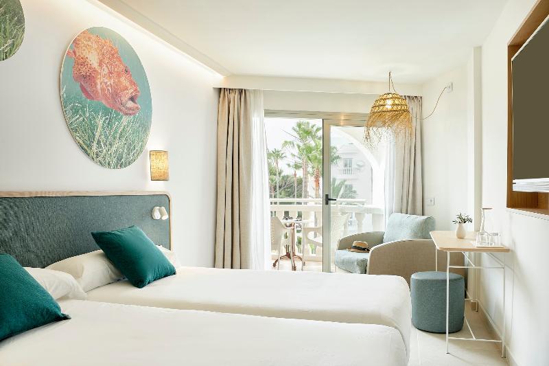 Premium, 2 Double Beds, Shared Pool