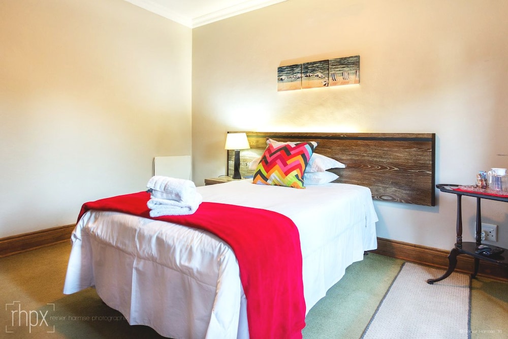 OR Tambo Guest House 22/49