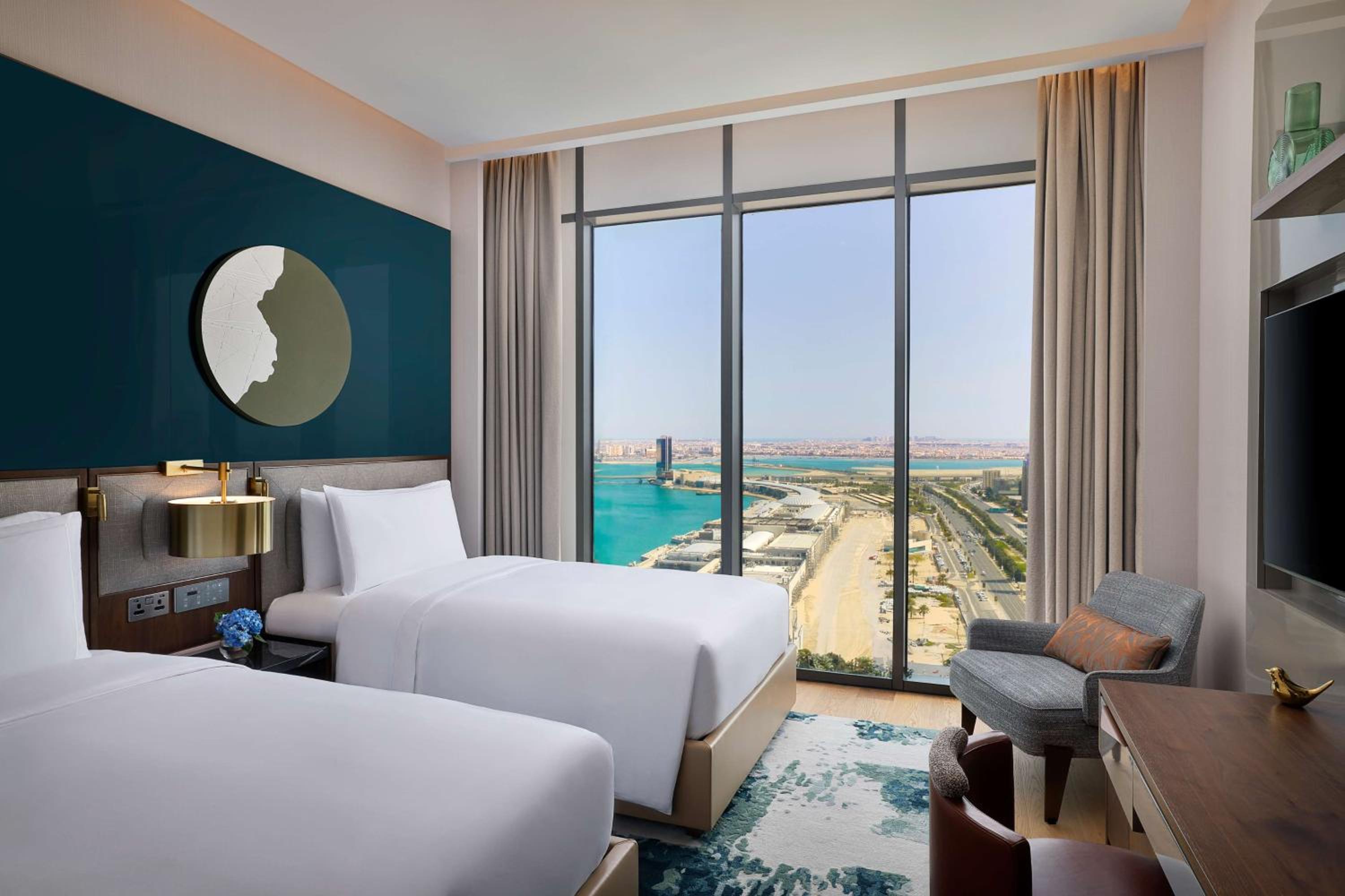 2 BEDROOMS, SUITE, KING BED, CITY VIEW