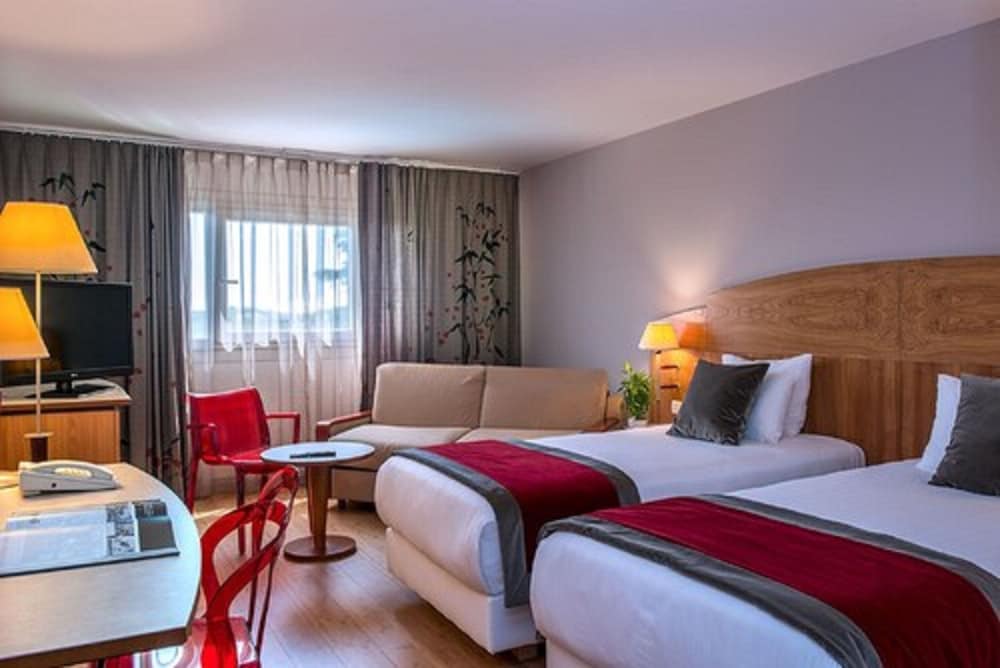 JUNIOR SUITE, QUEEN BED