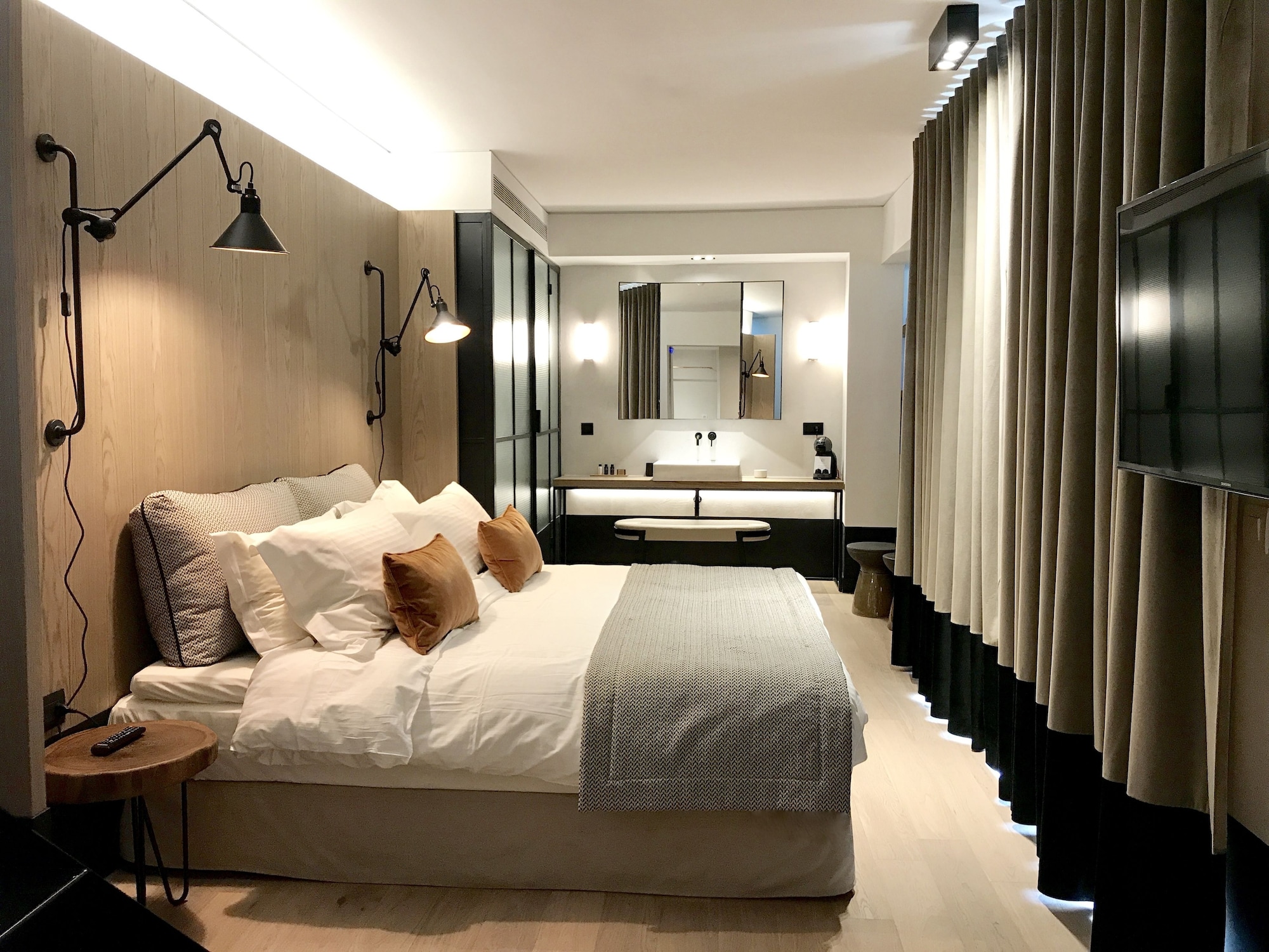 Loft, Family, King and Twin Beds, Acropolis View