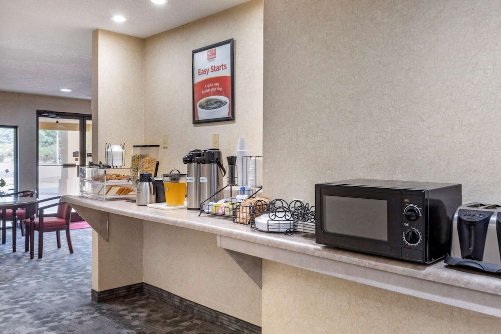 Econo Lodge Saint Stephen 26/37