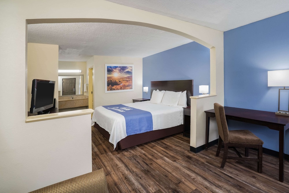 Days Inn By Wyndham Clarksville North 19/63