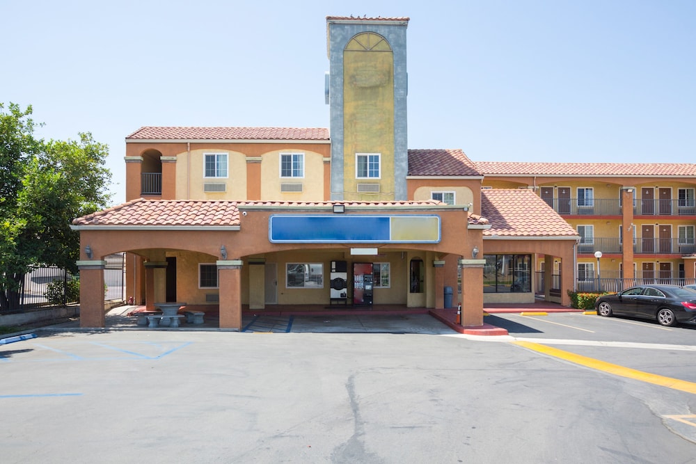 Heritage Inn And Suites 2/58