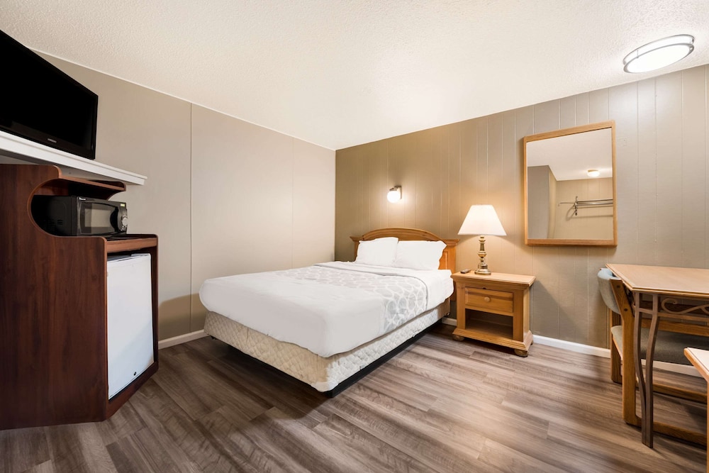 Standard, Queen Bed