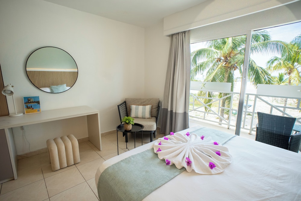 غرفة ديلوكس بسرير كينج بإطلالة على البحر بشرفة، Playa Blanca Beach Resort - All Inclusive 3/4