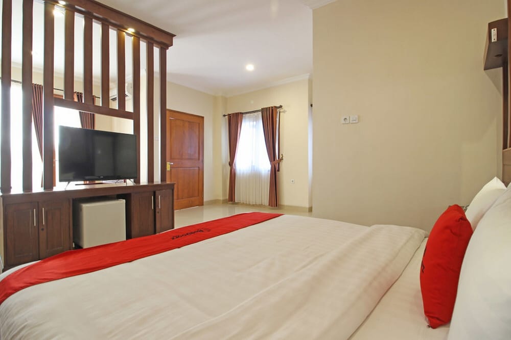 RedDoorz Premium At The Garden Suites Solo 11/23