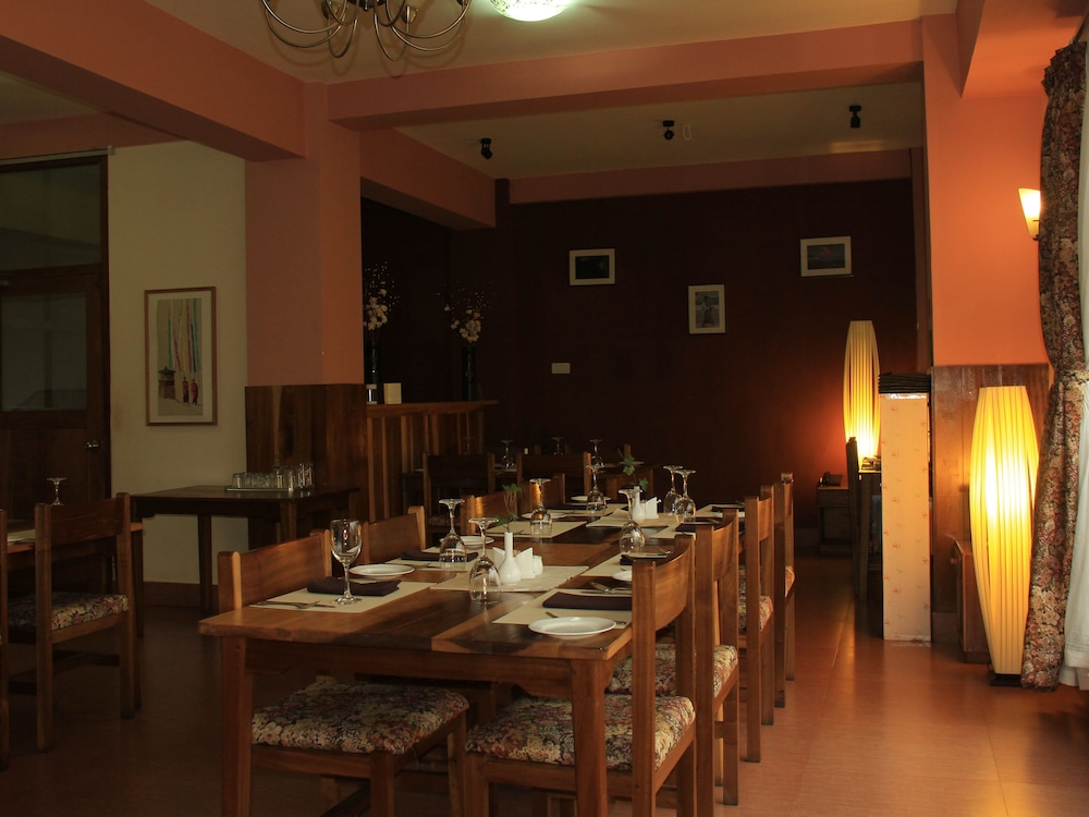 Khamsum Inn 35/47