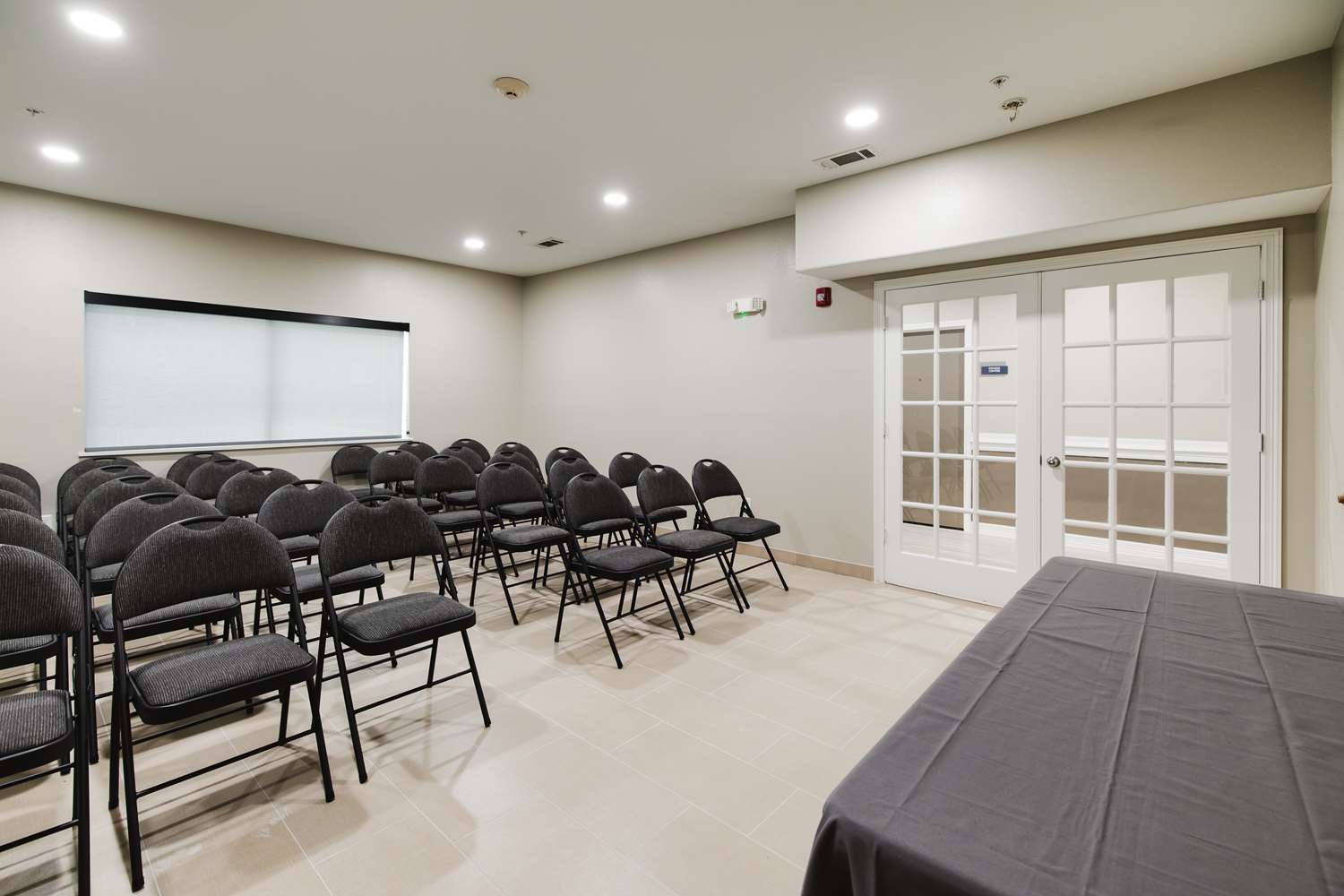 SureStay Studio by Best Western Conroe Downtown 25/26
