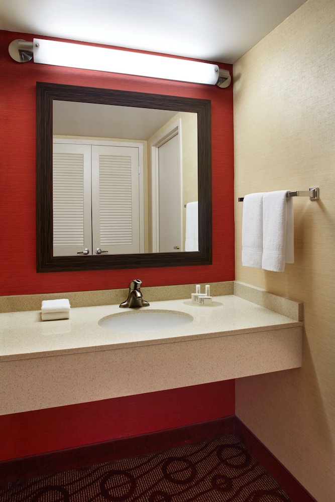 Courtyard By Marriott Niagara Falls 15/39