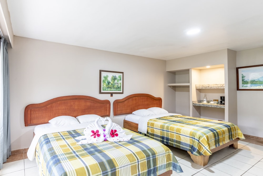 Standard, 2 Double Beds