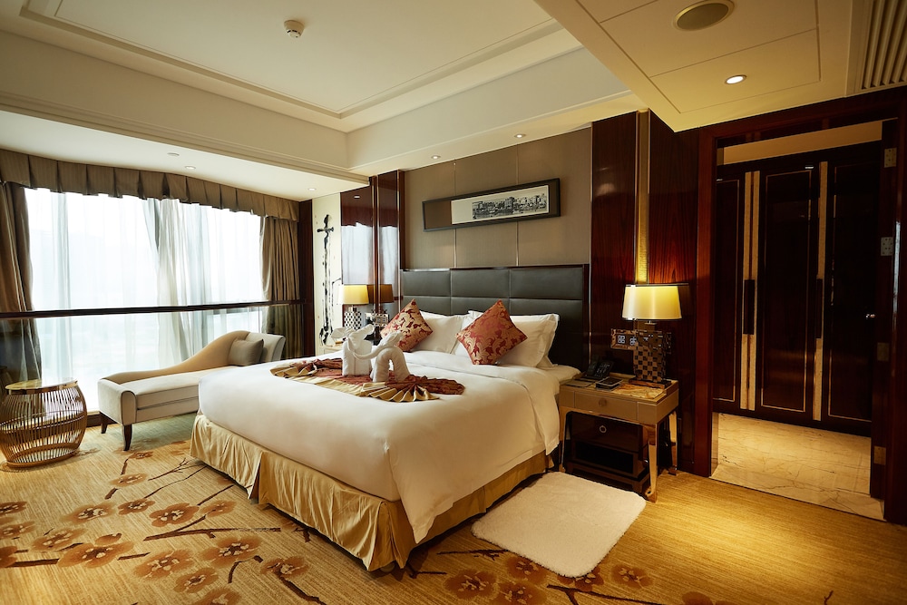 Deluxe, Suite, Queen Bed