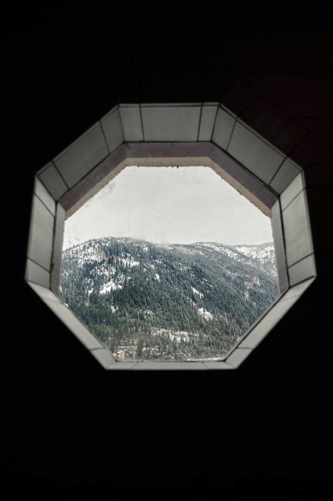 The Adventure Hotel 27/50