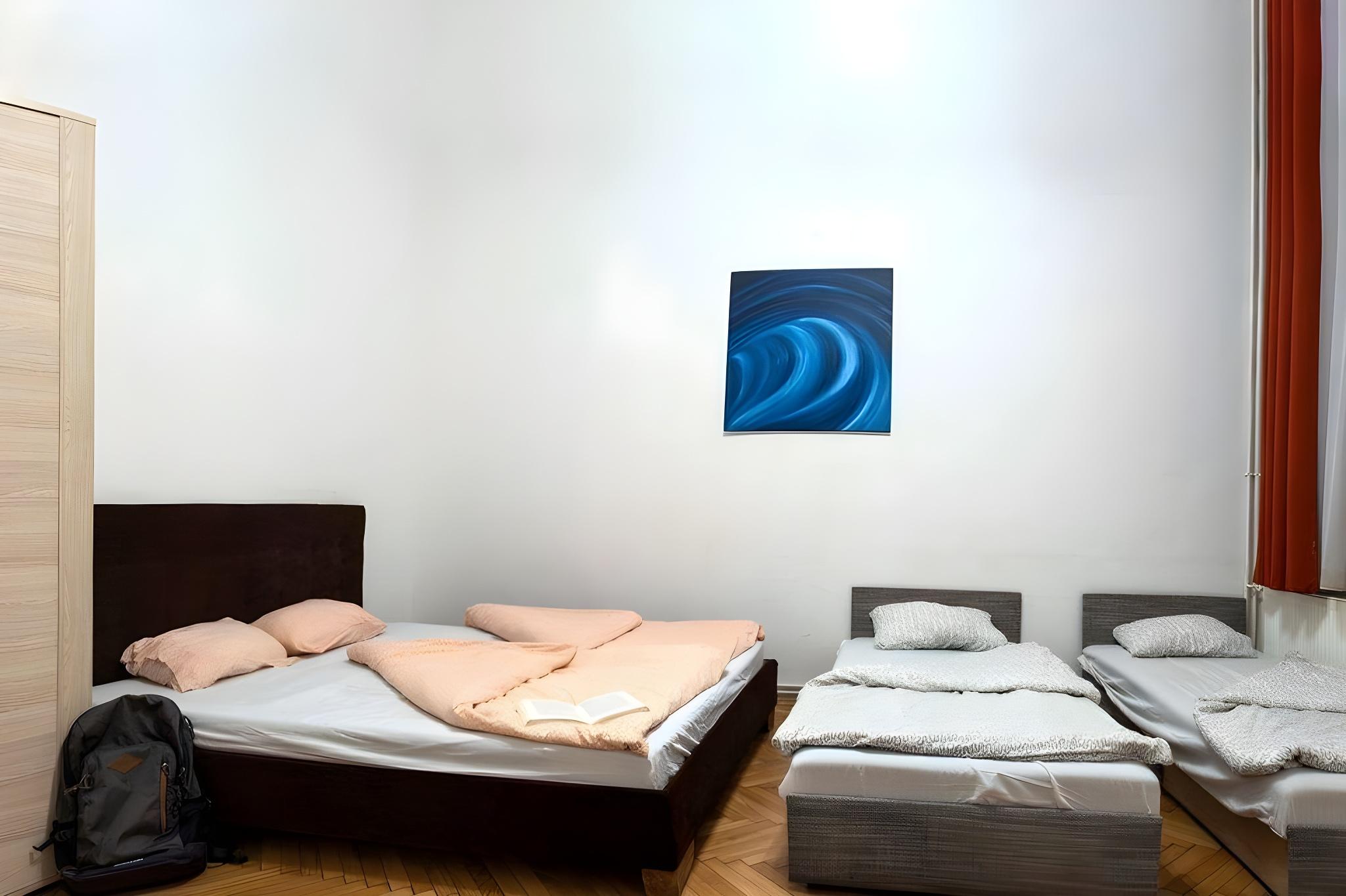 City, Multiple Beds, Shared Bathroom