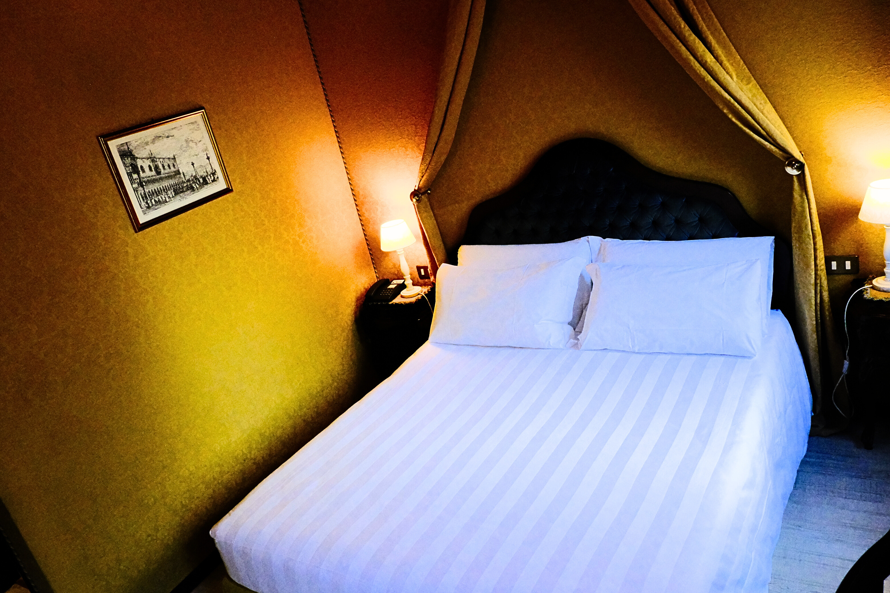Bright, Queen Bed, with View