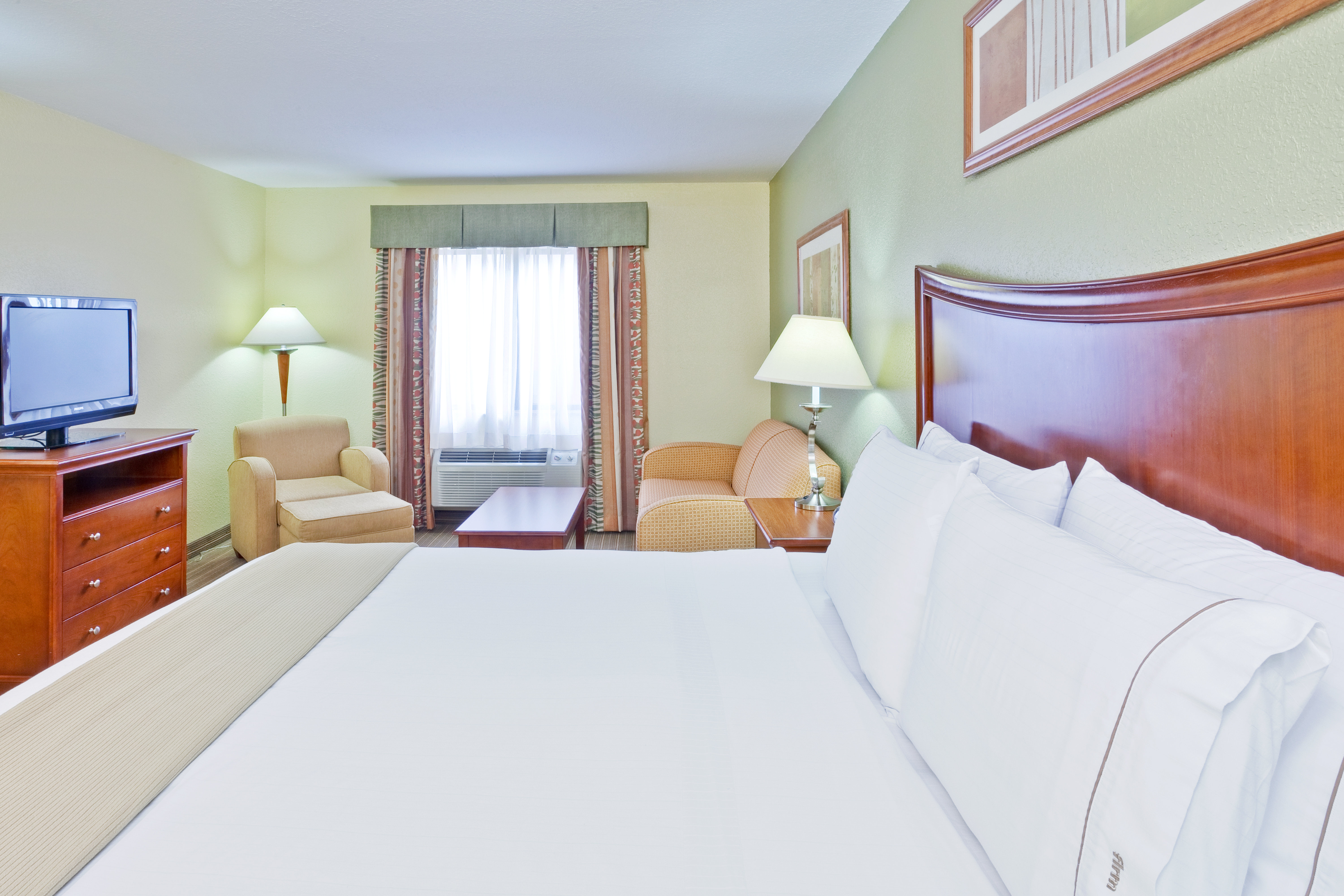 Holiday Inn Express Winfield 15/50