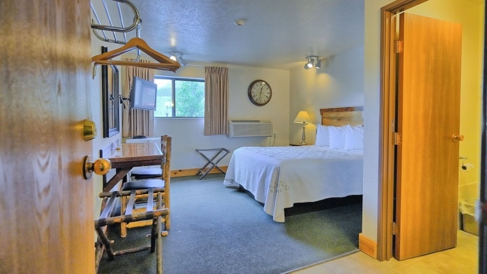 Yellowstone Village Inn and Suites 9/36