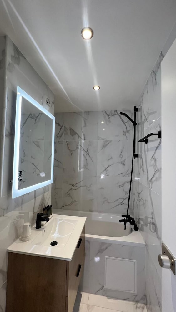 Hotel Lebron Paris 46/49