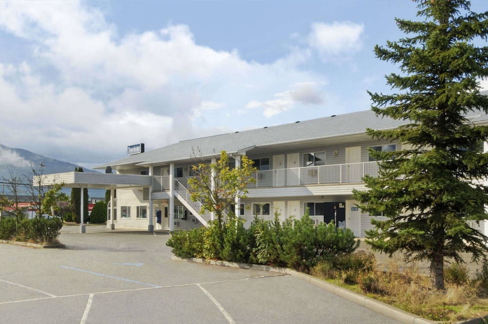Travelodge by Wyndham Salmon Arm 1/40