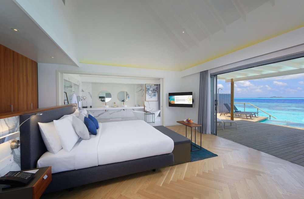 1 Bedroom, Overwater, Villa, King Bed, Private Pool, OUTRIGGER Maldives Maafushivaru Resort 3/8