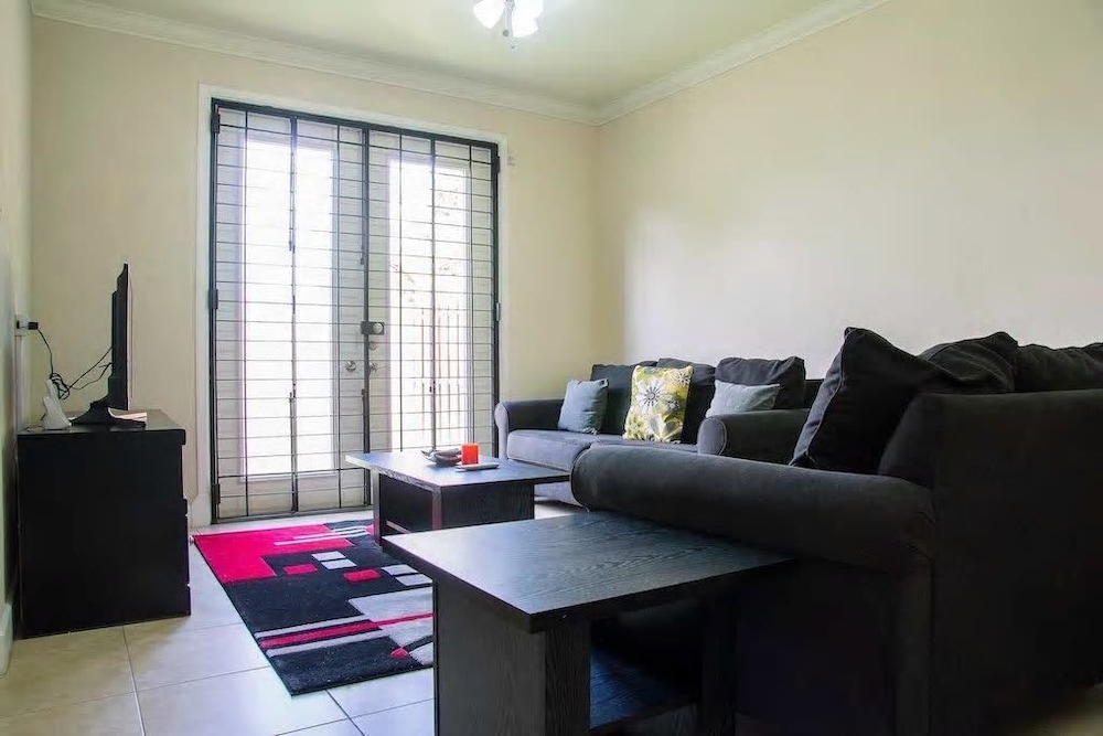 New Kingston Guest Apt At Sonoma Estate 11/26