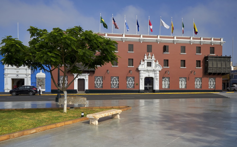 Hotel Costa del Sol Trujillo Centro 64/66