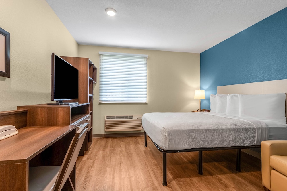 ROOM, QUEEN BED, ACCESSIBLE