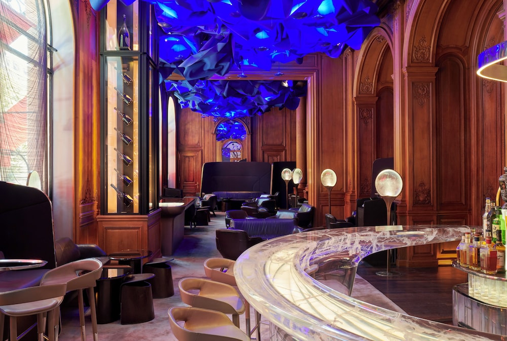 Hotel Plaza Athenee 70/79