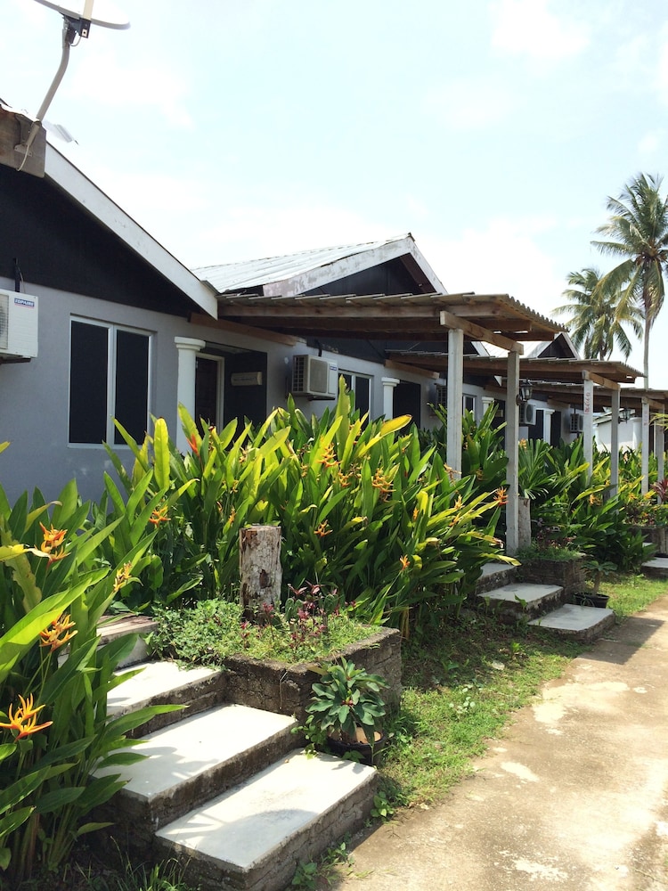 Pondok Muara Chalet 1/51