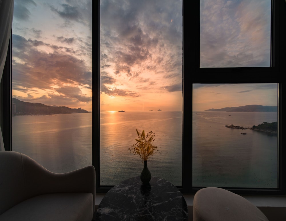 Navada Beach Hotel 72/74