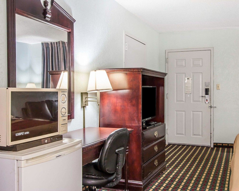 Econo Lodge Inn & Suites Tuscaloosa I-20 35/37