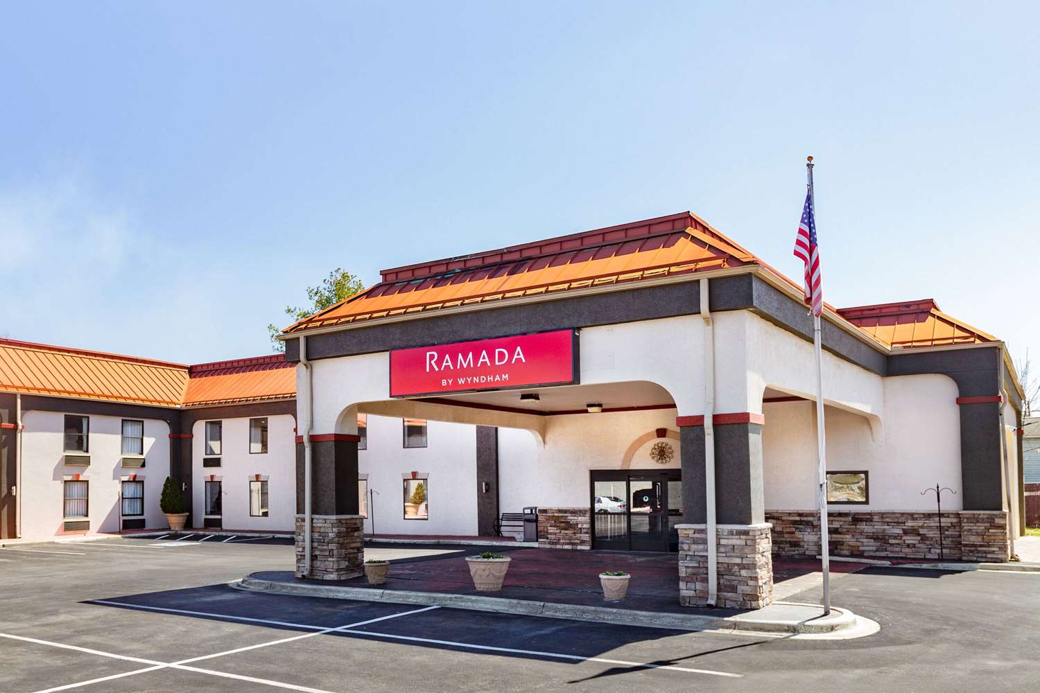Ramada By Wyndham Hendersonville 20/22