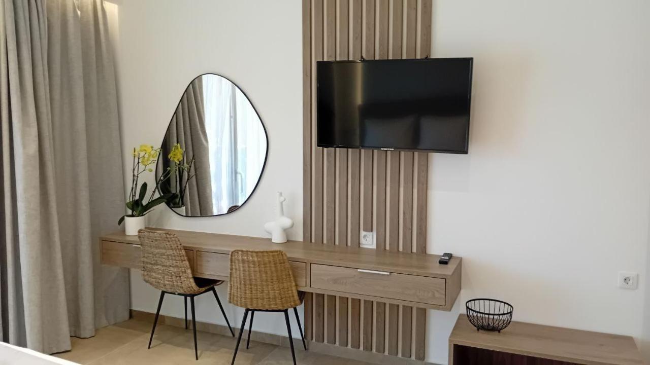 Anais Milos Suites 51/60
