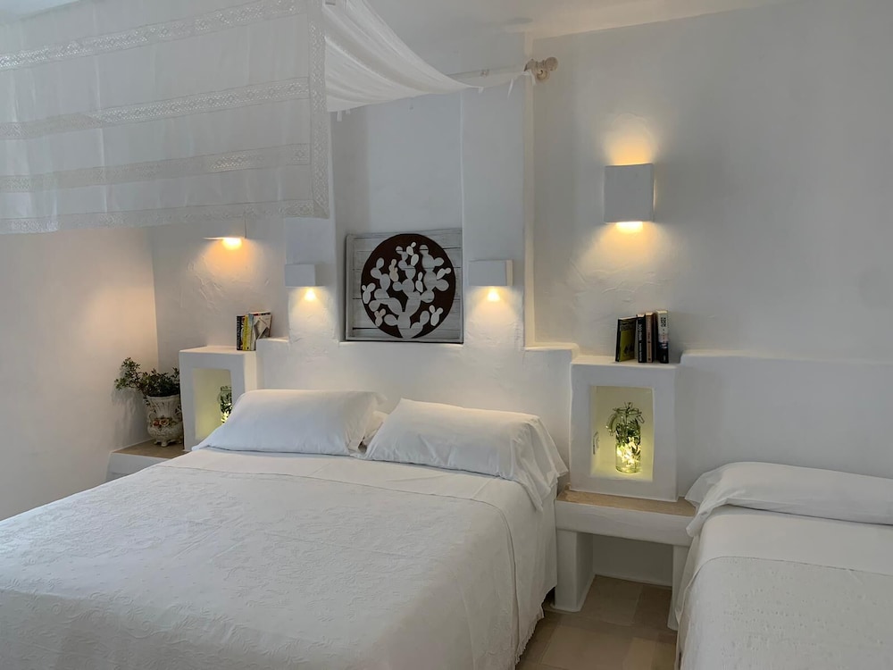 Suite, 1 Queen and 3 Single Beds, Private Pool