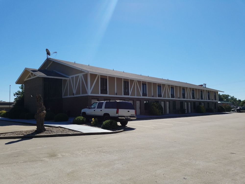 Super 8 By Wyndham Bentonville 52/59