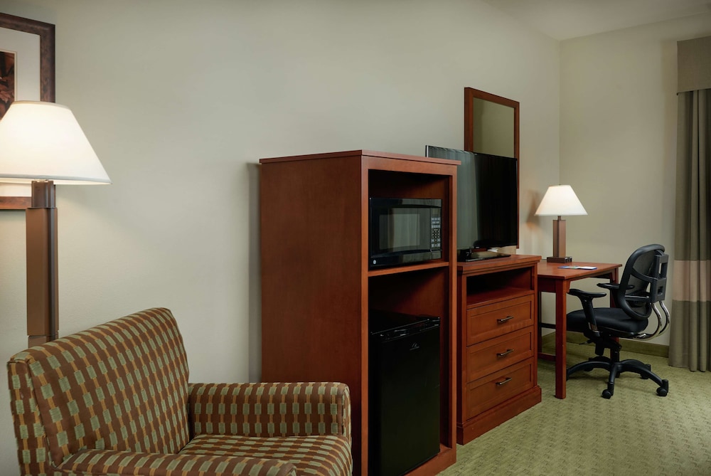 Hampton Inn and Suites Salem 35/42