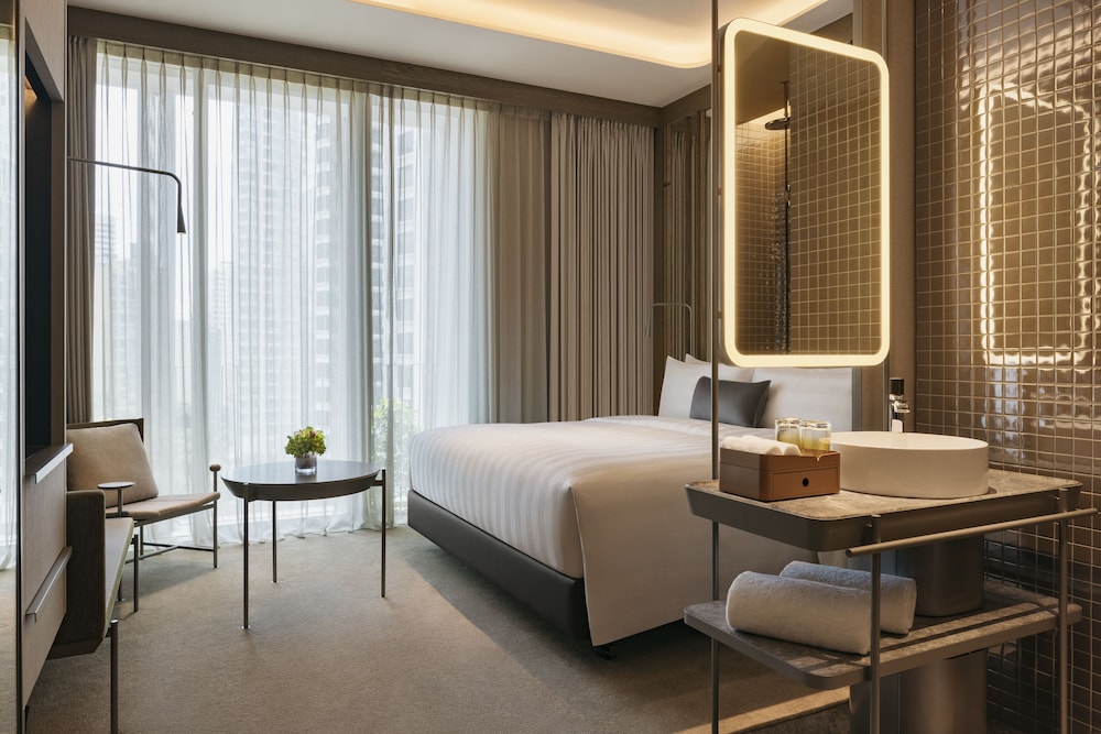 2 BEDROOMS, DELUXE