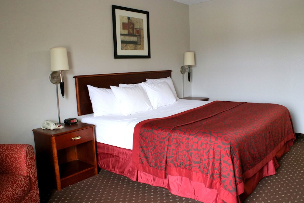 Days Inn Suites By Wyndham Bloomington Normal Il 8/45