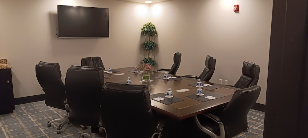 Wyndham Grand Executive Center Little Rock Airport 55/66
