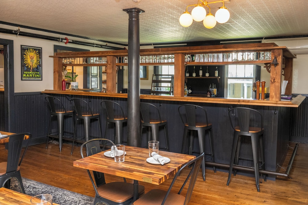 Rookwood Inn 48/50