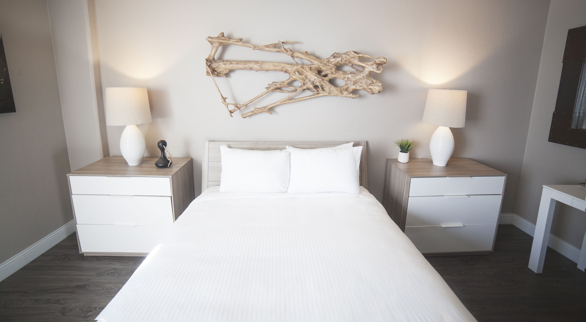 GOLD SPIKE, QUEEN BED, 21 AND OVER ONLY