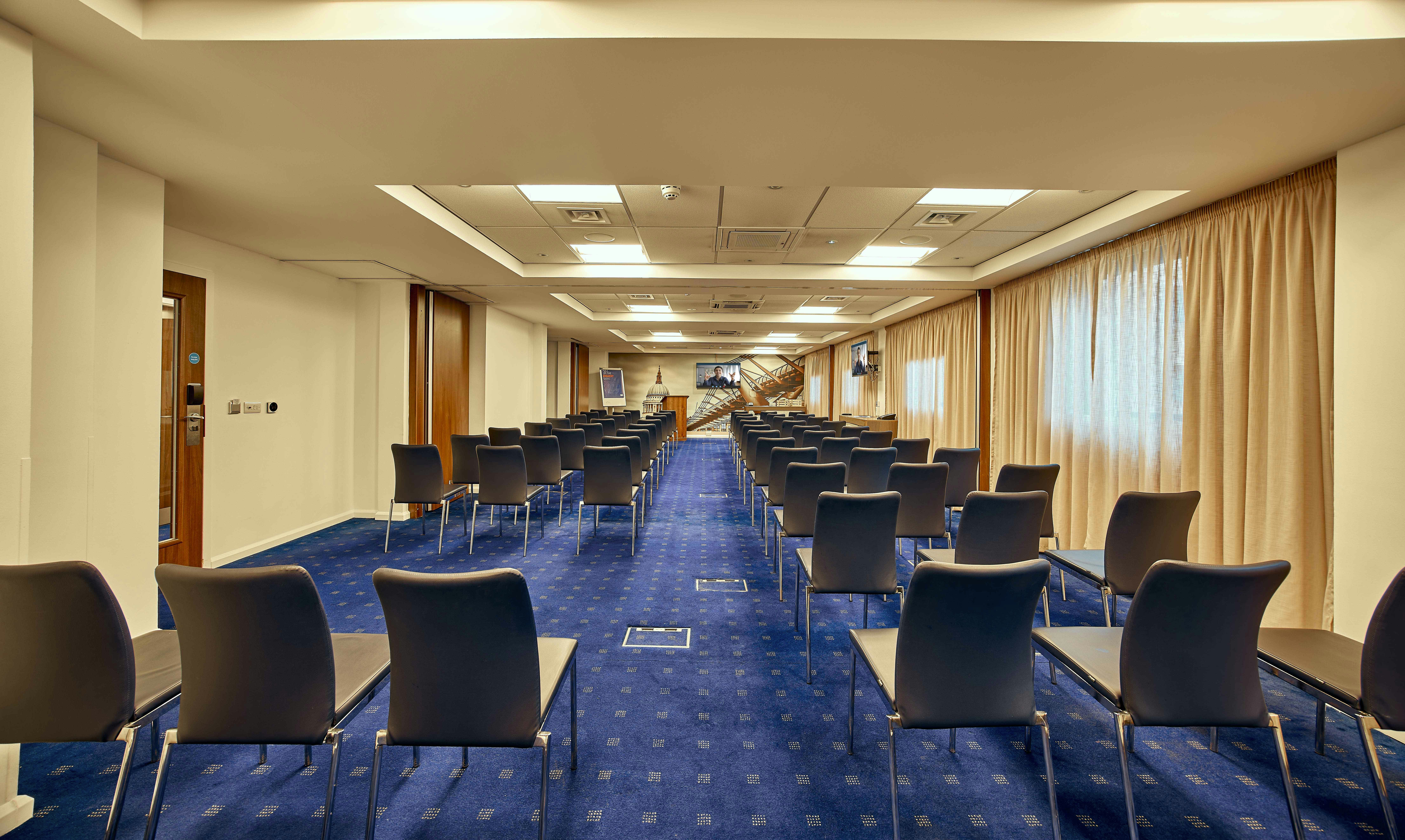 Holiday Inn Express London - Stratford by IHG 58/76