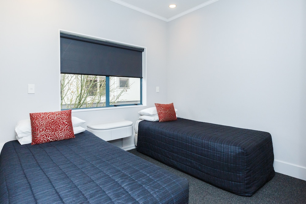 Aubyn Court Spa Motel 12/41
