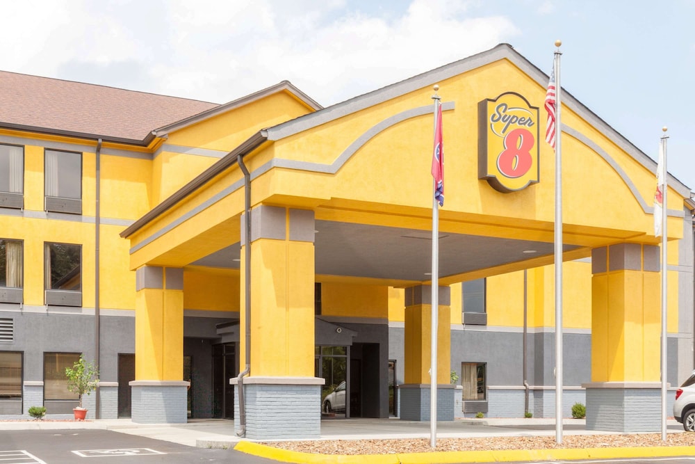 Super 8 By Wyndham Crossville Tn 1/22